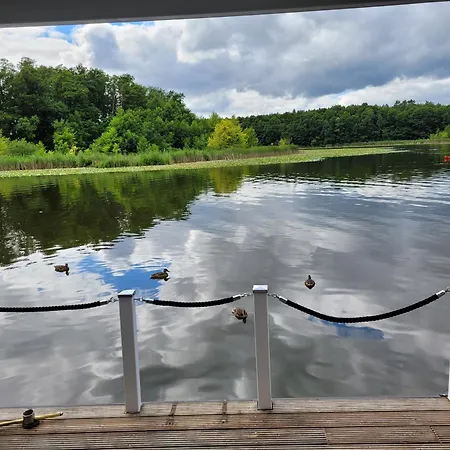 Feriehus Hausboot Bella Vista Am Mueritznationalpark Festanliegend