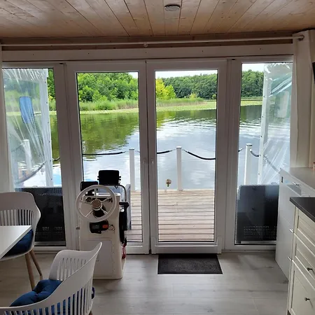 Hausboot Bella Vista Am Mueritznationalpark Festanliegend