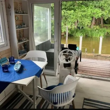 Hausboot Bella Vista Am Mueritznationalpark Festanliegend * Mirow