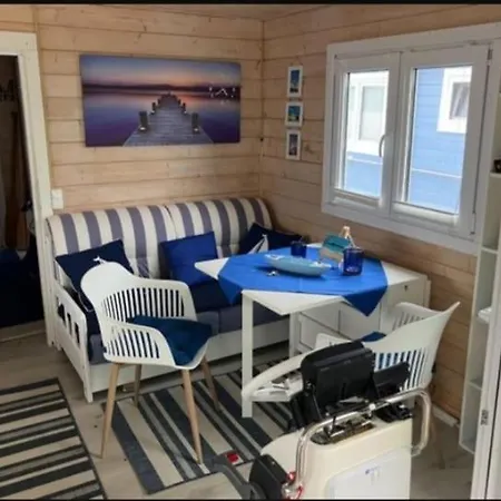 Feriehus Hausboot Bella Vista Am Mueritznationalpark Festanliegend Mirow